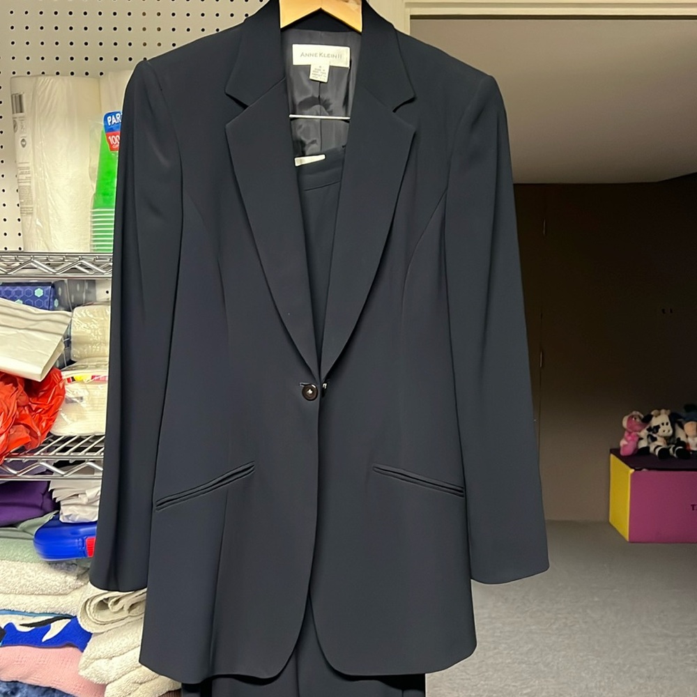 Anne klein beautiful suit, in perfect condition